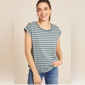 ♥️bundle 2/$10 
Maurices 24/7 Striped Green and White Tunic Top Size 1X.